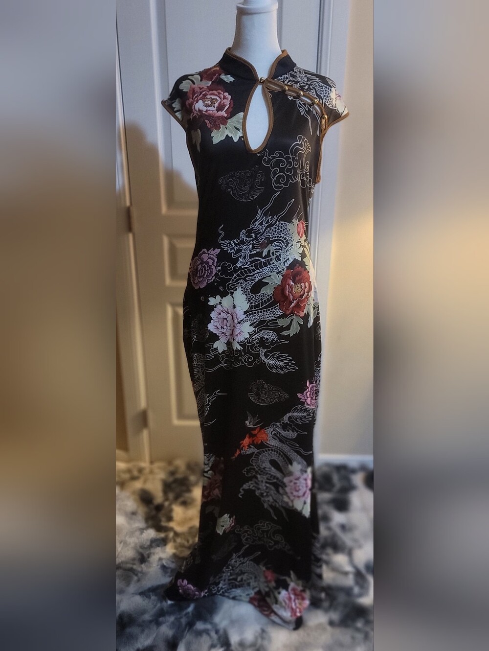 SHEIN Black Floral Satin-Feel Maxi Dress with Keyhole Neck